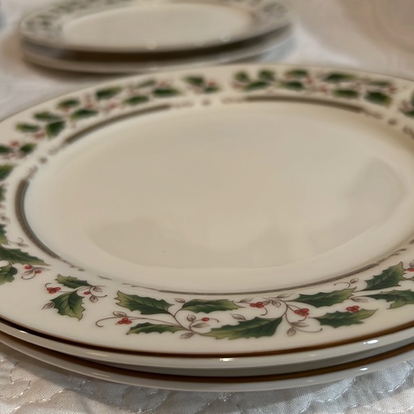 Holly holiday salad plates, set of 12 - Picture 4 of 10